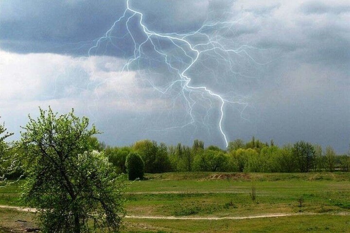 Поведение во время грозы. Правила, рекомендации.