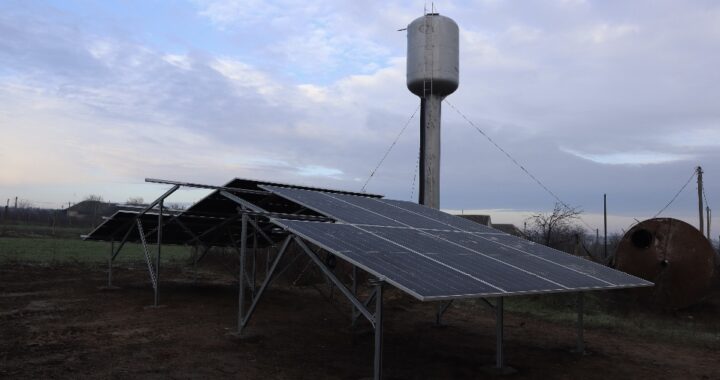 В с. Чишмикиой установили солнечные панели на территории водонапорных башен