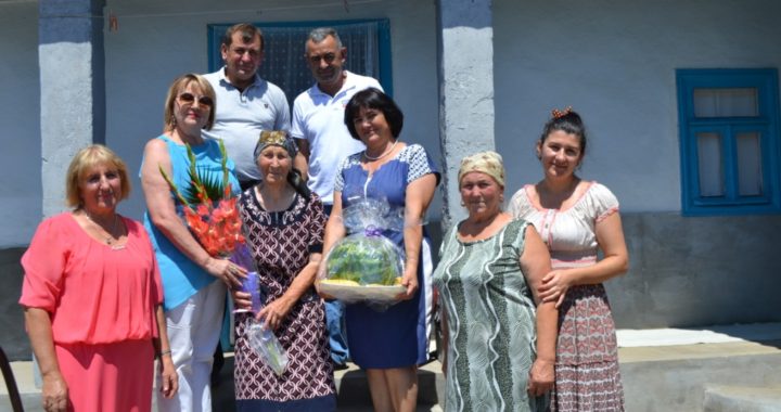 Председатель Вулканештского района поздравила от имени Башкана Гагаузии с 80-летним юбилеем жительницу села Чишмикиой Урум Кирекию Павловну