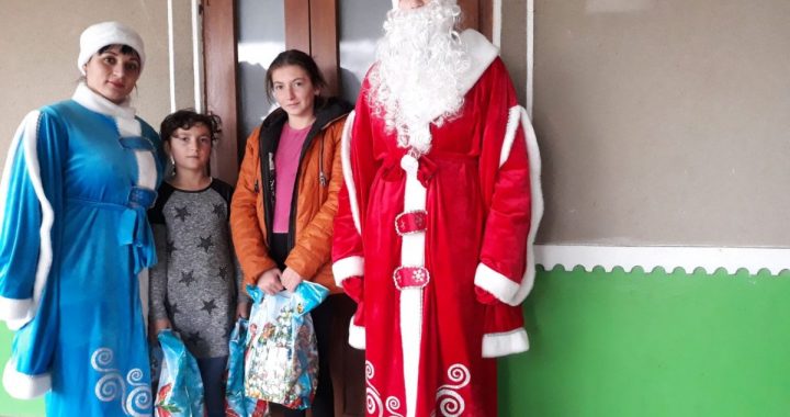 Примар Чишмикиоя выражает благодарность Екатерине Жековой за новогодние подарки для детей села