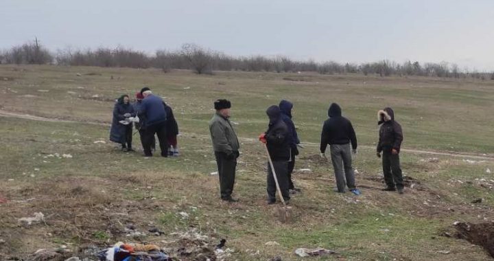 В селе Чишмикиой организовали уборку мусора возле полигона хранения ТБО