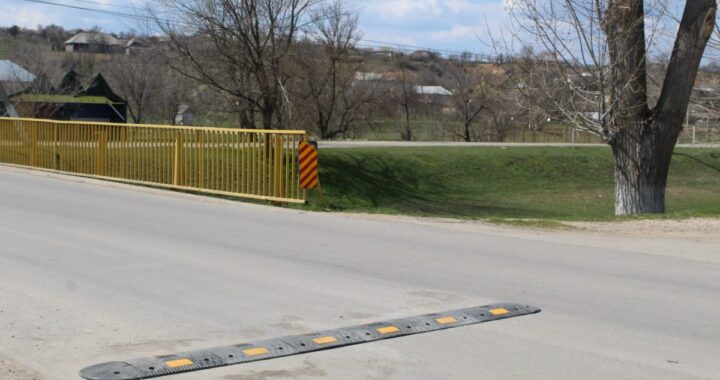 В селе Чишмикиой перед детским садом установили искусственные неровности