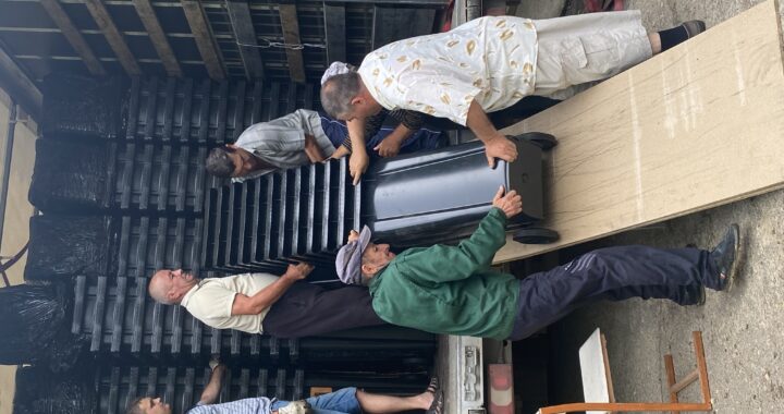 В село Чишмикиой доставили контейнеры для сбора твердых бытовых отходов