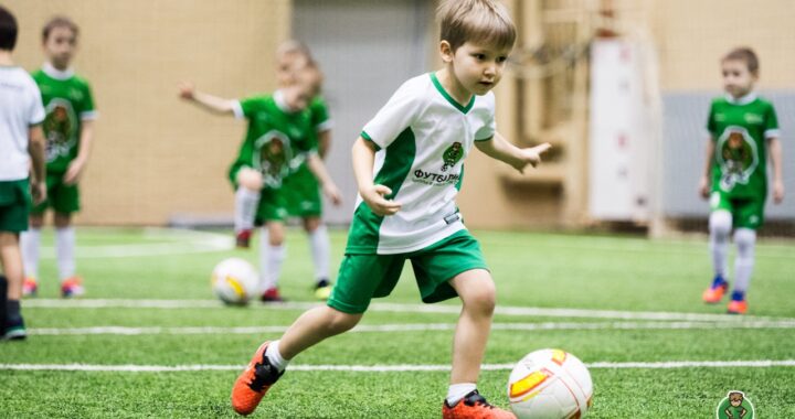 В лицее объявлен набор на секцию по футболу.