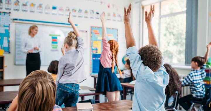 Школьникам придётся отработать два дополнительных дня каникул