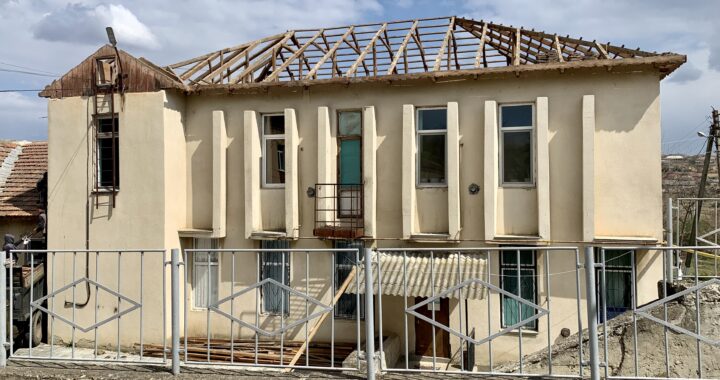 Начаты работы по реконструкции крыши здания примэрии села Чишмикиой