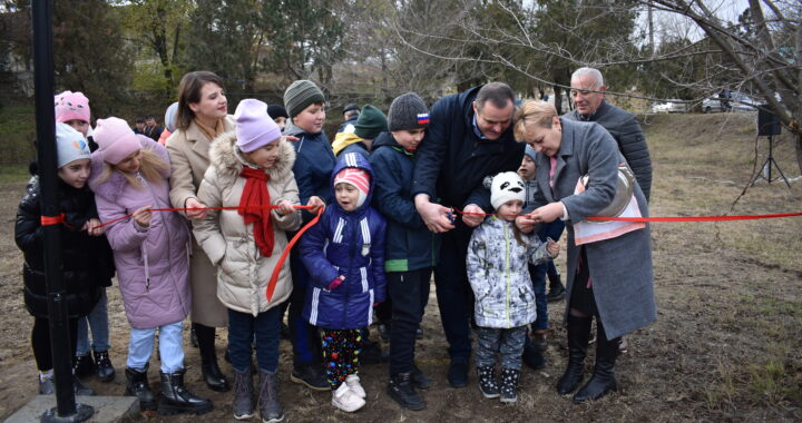 В парке с. Чишмикиой появилась еще одна детская площадка