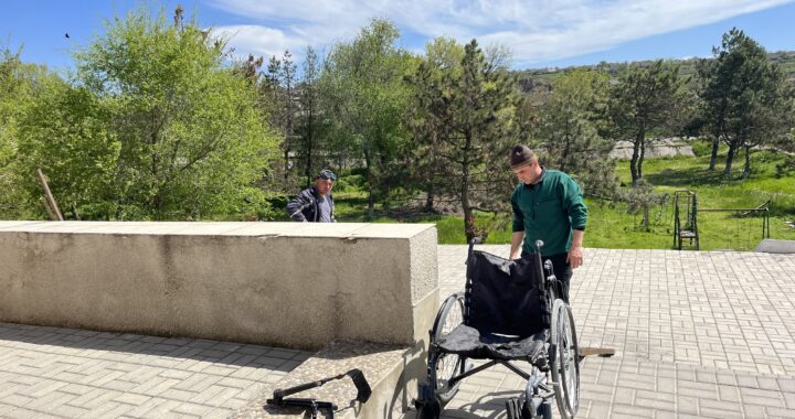 Перед зданием примэрии установили пандус