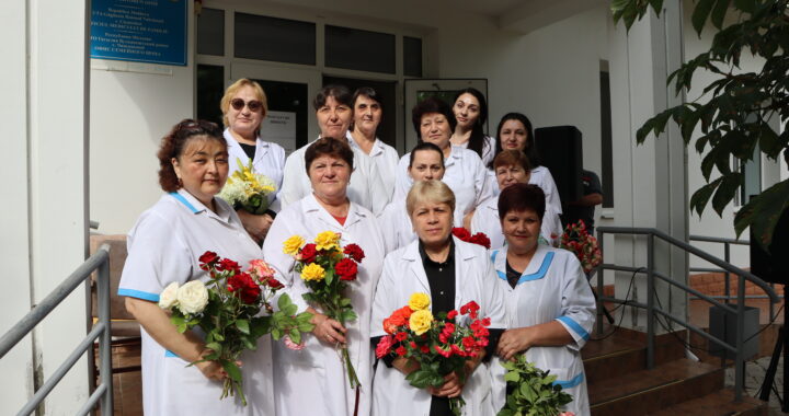 Медицинских работников села Чишмикиой поздравили с профессиональным праздником