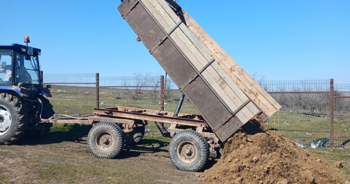 Примария организовала подвоз грунта для подсыпки просевших могил